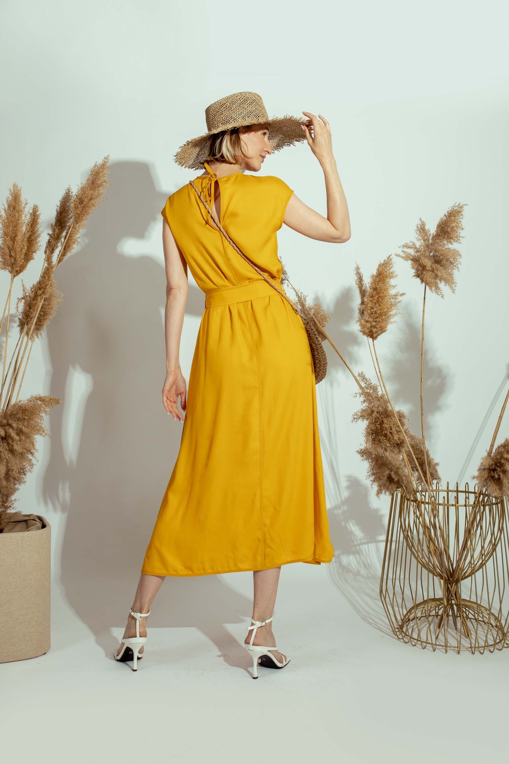 Платье без рукавов из итальянской вискозы с кантом и круглой горловиной цвет манго 023д_mango фото