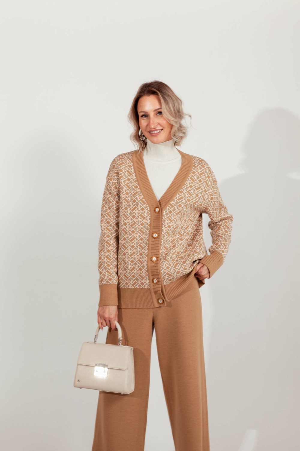 Short cardigan with buttons knitted with merino wool kemel logo, Beige, S