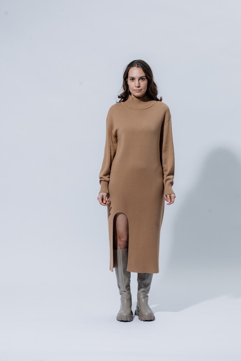 Dress knitted with a cutout merino wool