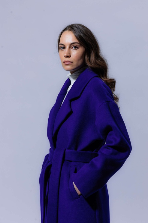 Velvety wool coat with a small pile electric color