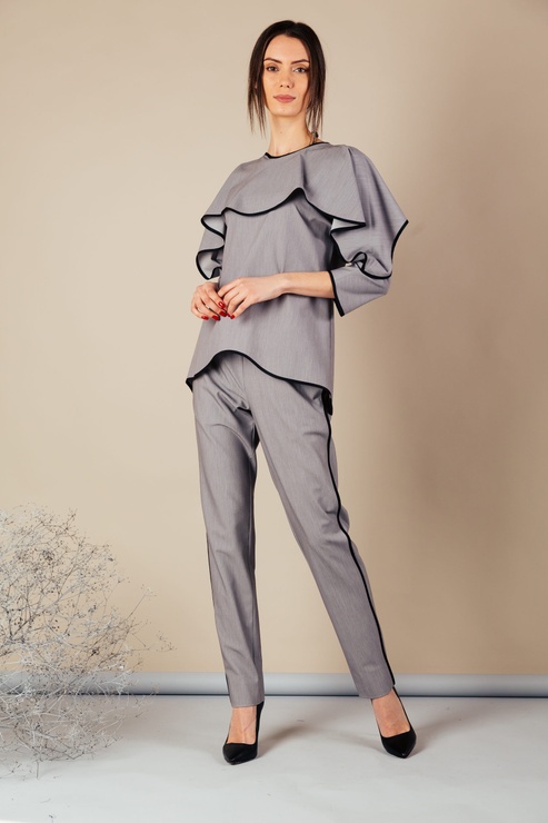 *Suit "Pelirina" top and trousers with black piping