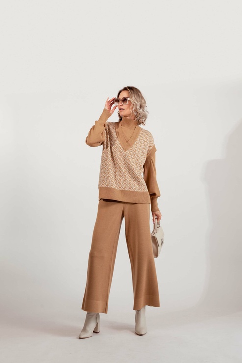 Three-piece suit knitted. Vest, sweater and trousers in merino wool