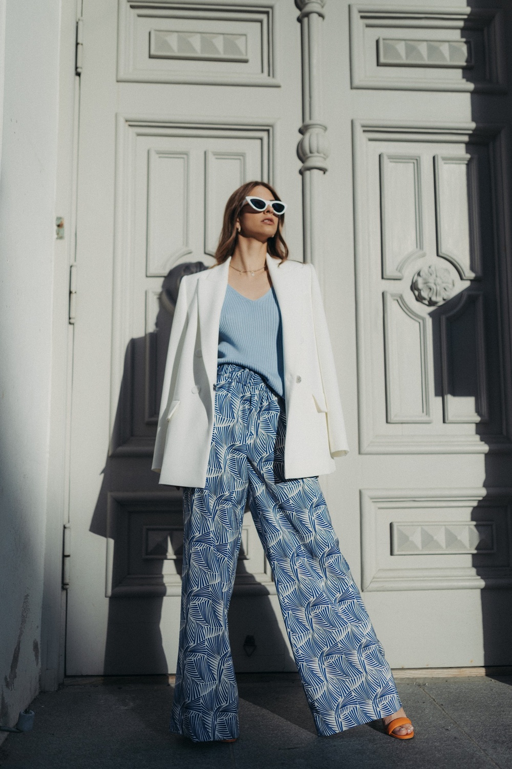 Palazzo pants with a print blue fern