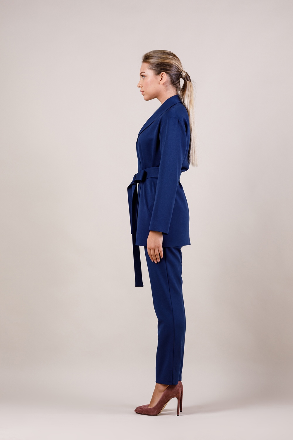 Padded shoulder suit with shawl collar