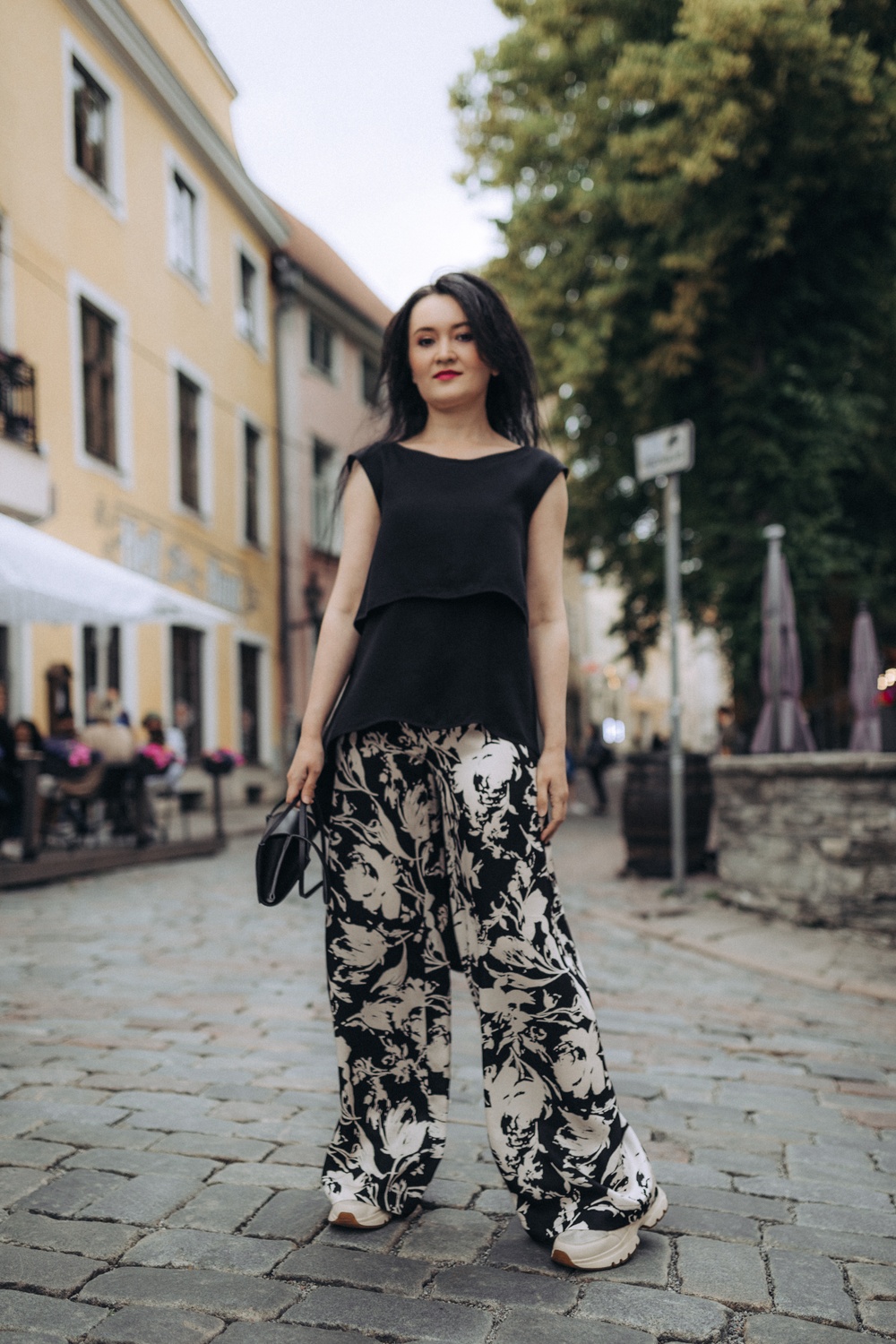 Palazzo pants with a print "White roses"