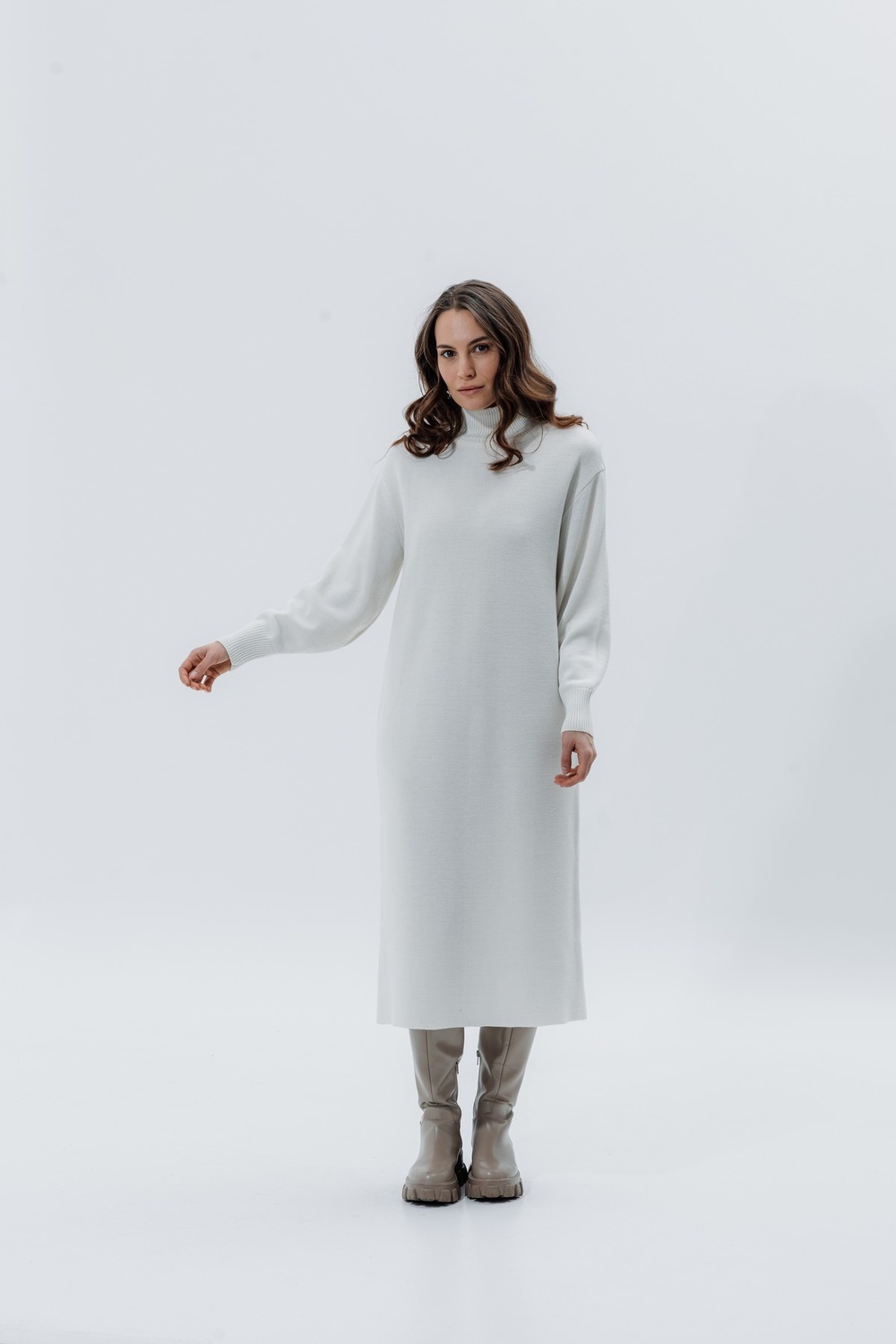 Dress knitted with a high neck from a merino wool